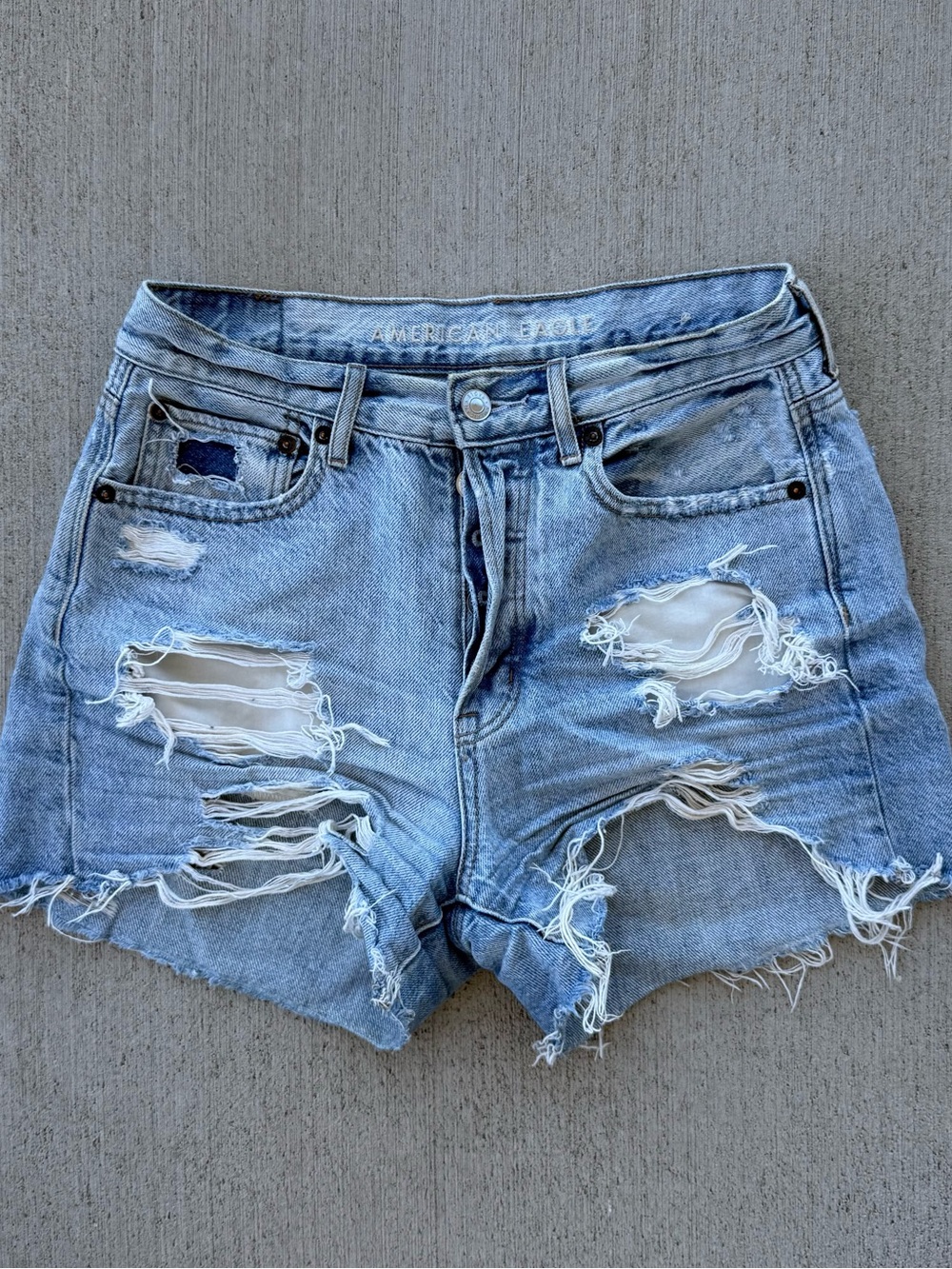 American Eagle Boyfriend Jean Shorts Distressed Light Wash Size 2